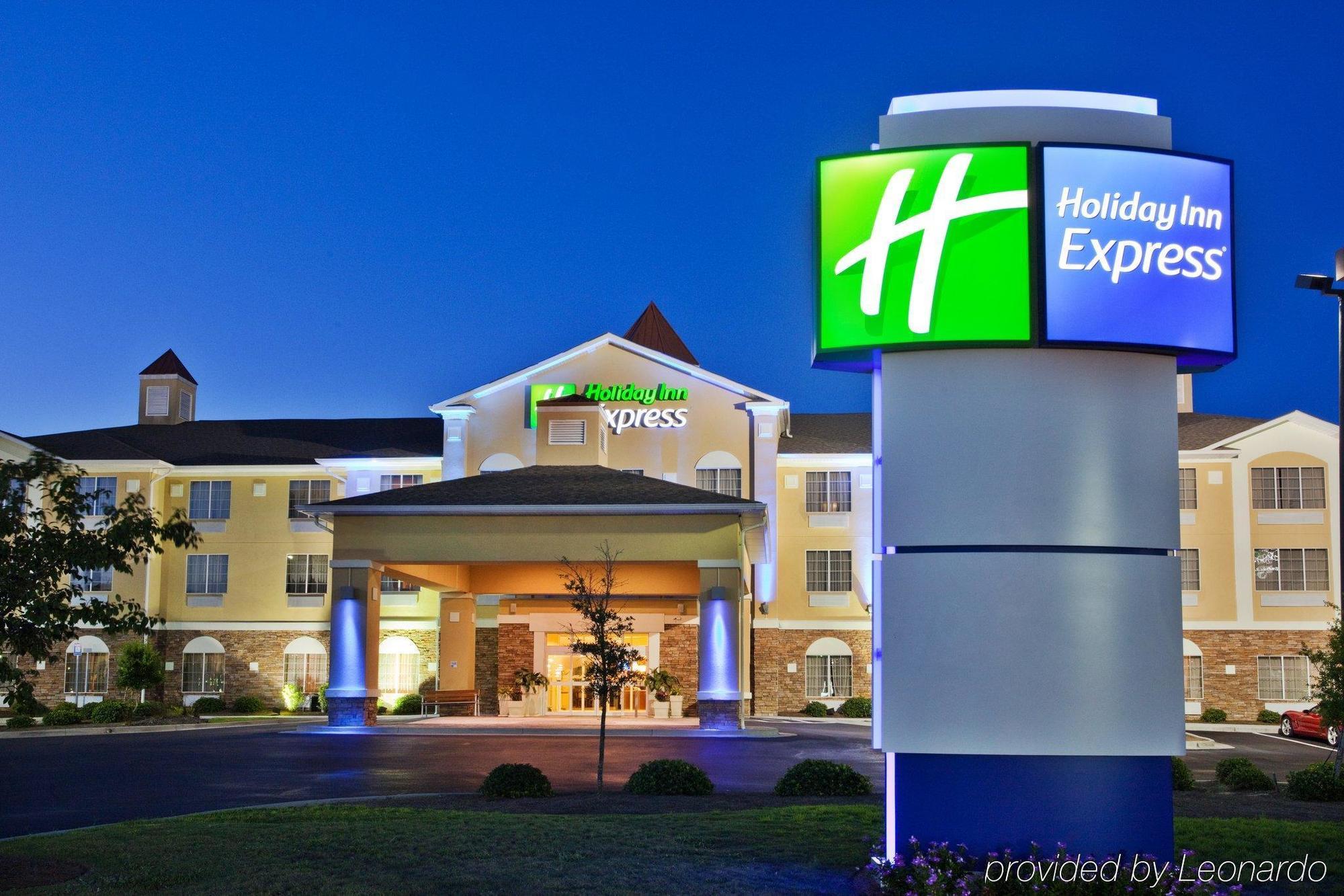 Holiday Express Airport By Ihg Hotel 3*